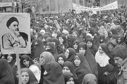 Muchas mujeres lucharon en la Revolución de 1979 a favor del ayatolá Jomeini (Getty Images)