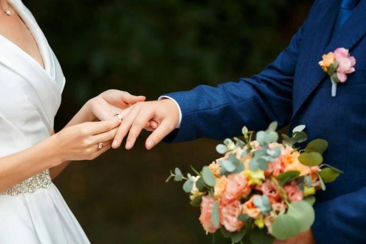 Muchas parejas están atrapadas en un “modo de supervivencia aislado” y sus relaciones tienen que ver con la gestión de las tareas del hogar, nada más