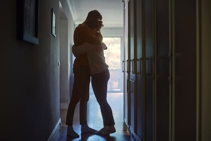 Muchas parejas se distancian aún conviviendo por trabajar uno de día y otro de noche