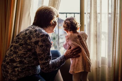 Muchas personas adultas suelen priorizar estar cerca de sus hijos y nietos