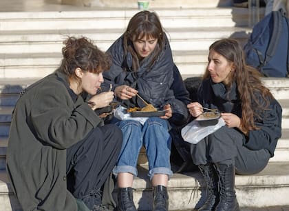 Muchas personas comen mayor cantidad de alimentos “light”, lo que aumenta significativamente la cantidad de calorías