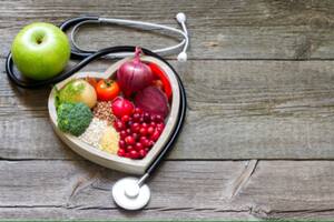 Muchas personas deben dejar de comer con sal apra bajar la presión arterial