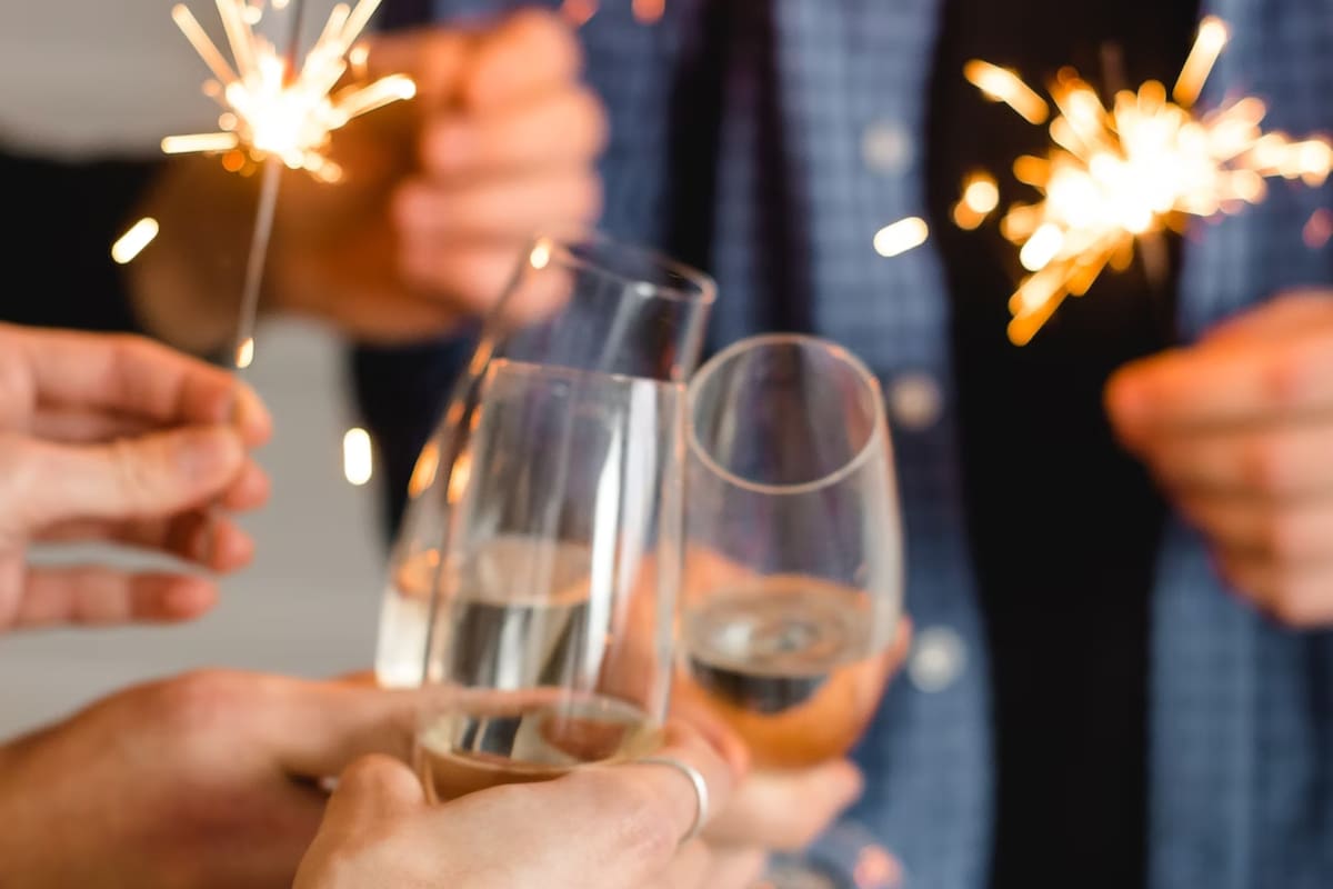 Muchas personas eligen recibir el Año Nuevo realizando rituales para atraer la prosperidad (Foto Unplash)