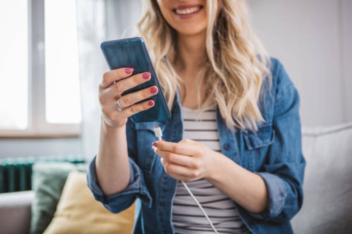 Muchas personas no utilizan correctamente el cargador de su celular
