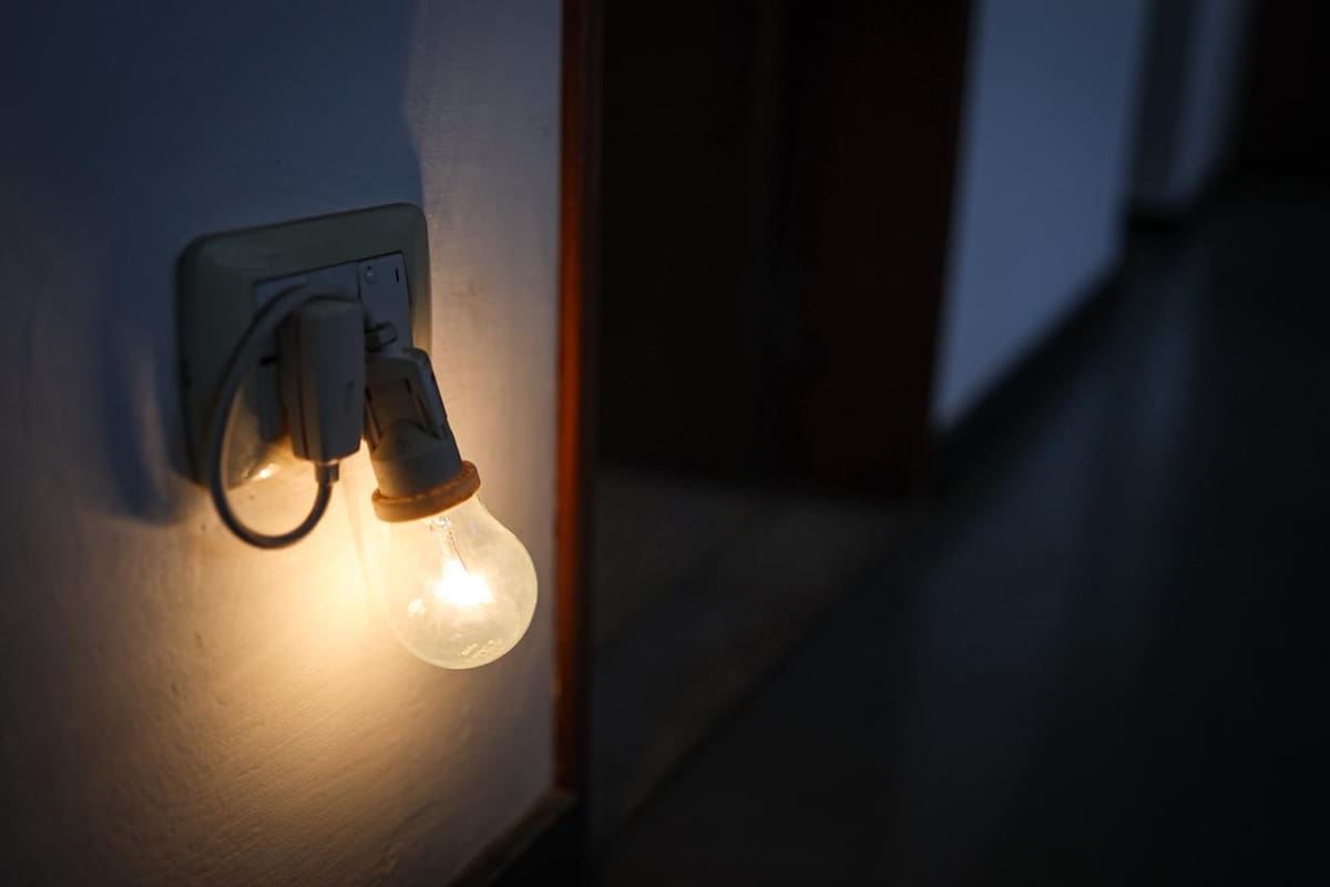 Muchas personas se quedaron sin servicio eléctrico (Ảnh: Pilar Camacho)