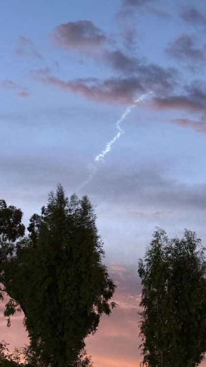 Muchas personas subieron a las redes sociales las imágenes que lograron tomar del fenómeno que atravesó el cielo y se pudo ver desde suelo argentino.