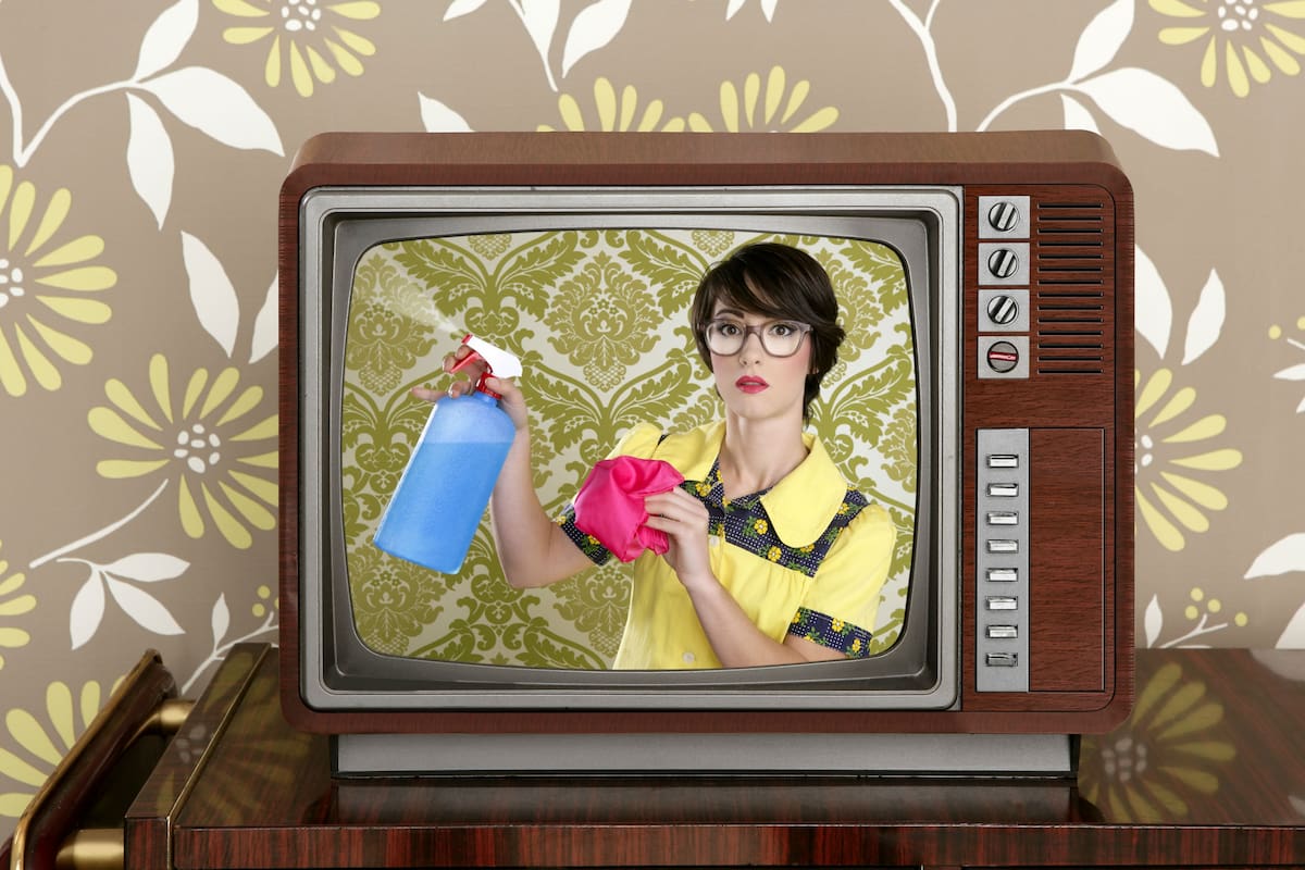 Muchas siguen reforzando estereotipos con descuentos y lugares comunes, pero otras están buscando alternativas