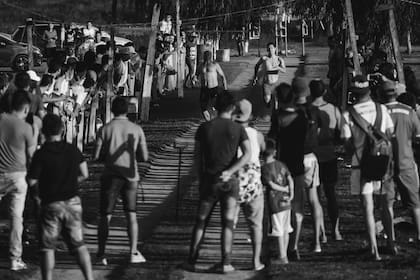 Mucho más que un par de hombres veloces corriendo en un pista de tierra.