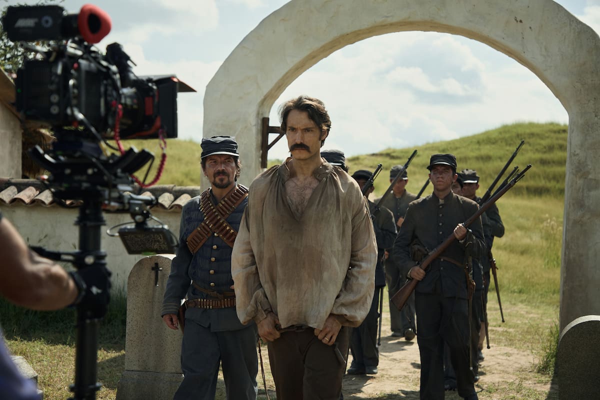 “Muchos años después, frente al pelotón de fusilamiento, el coronel Aureliano Buendía...", así comienza la novela de Gabo que por primera vez tiene su adaptación audiovisual