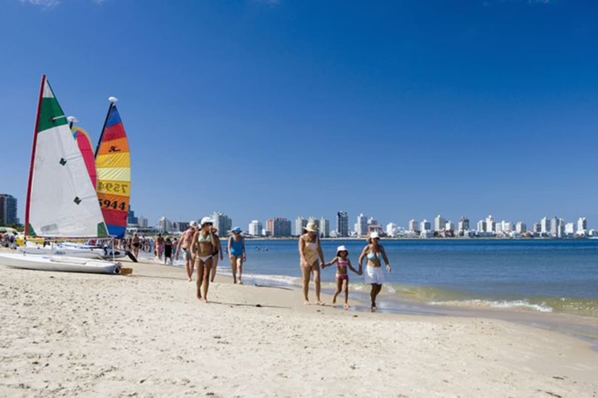 Muchos argentinos de alto poder adquisitivo se han instalado en Punta del Este, el balneario más famoso de Uruguay
