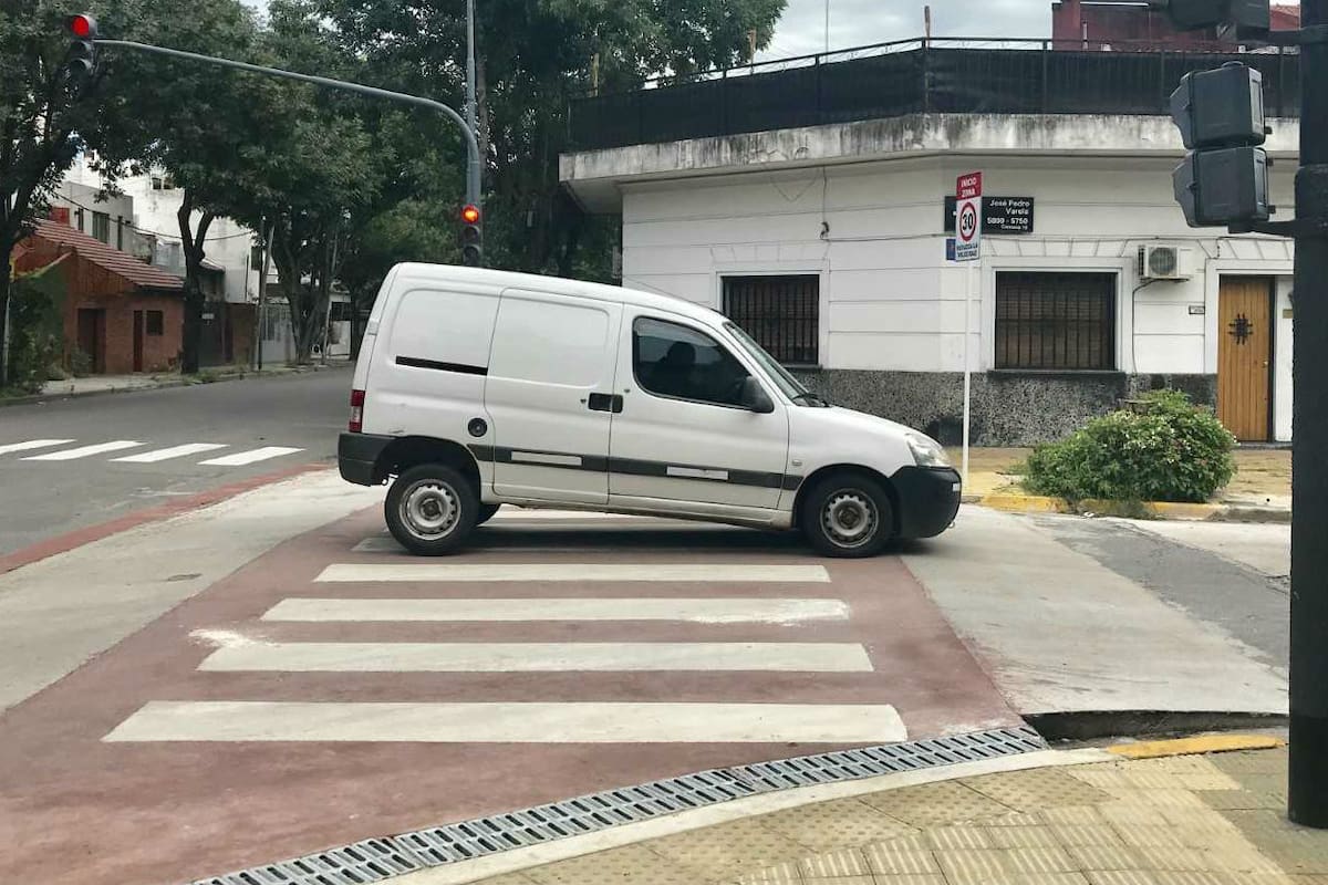 Muchos autos frenan de golpe