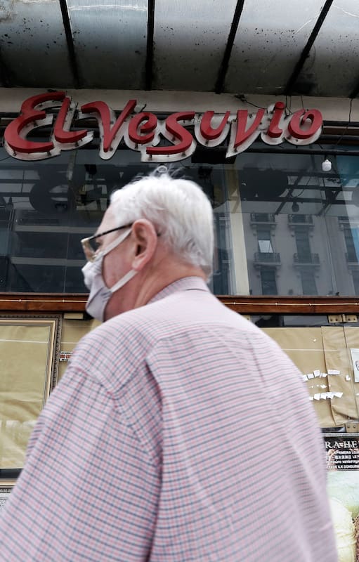 Muchos bares, restaurantes y pizzerías emblemáticas y centenarias de la Avenida Corrientes podrían cerrar por la crisis económica