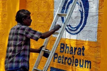 Muchos barriles de crudo ruso se envían a India, para que sea refinado.