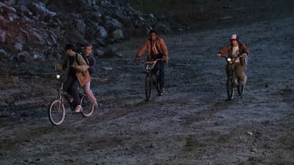 Muchos bicicletas en Stranger Things, á la E.T.