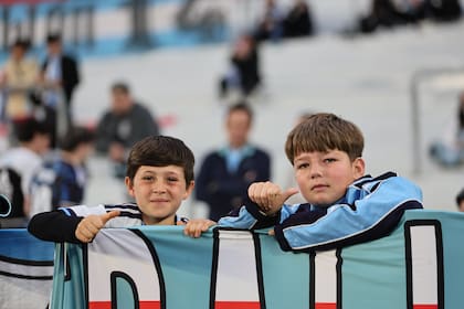 Muchos chicos también dicen presente en el Monumental