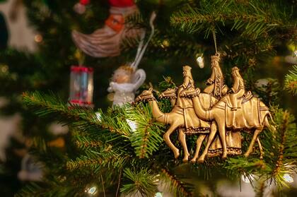 Muchos consideran que el día en que se desarma el árbol de Navidad es el 6 de enero, con la llegada de los Reyes Magos
