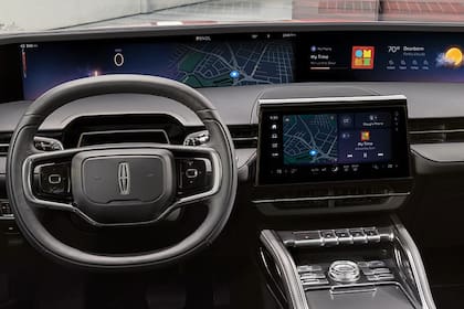 Muchos de los sistemas de bienestar se activan mediante la enorme pantalla panorámica con la que viene el modelo