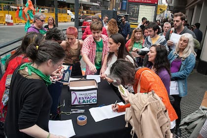 Muchos decidieron renunciar debido a la posición que tuvo la Iglesia durante el debate por el aborto