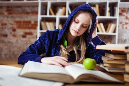 Muchos estudiantes utilizan música para llegar a la concentración (Foto Pexels)