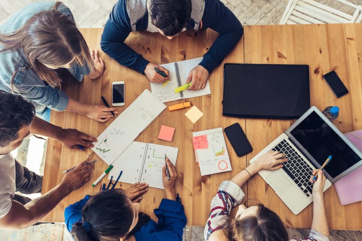 Muchos estudios académicos ponen en duda la efectividad de las reuniones de "lluvias de ideas".