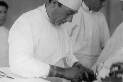 Muchos instrumentos quirúrgicos fueron creados gracias a su gran ingenio. Fuente: Internet.