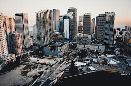 Muchos jóvenes profesionales viven en Brickell y los residentes tienden a ser liberales, según Niche.com