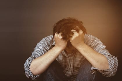 Muchos médicos, añadió, consideran que la depresión es resistente al tratamiento si la persona no experimentó al menos un 50% de mejoría tras probar dos antidepresivos diferentes de forma sucesiva