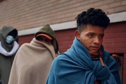 Muchos migrantes que viven en Nueva York recurren a la venta callejera para sobrevivir