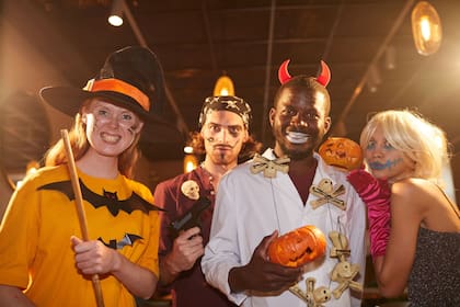 Muchos padres prefieren que sus hijos adolescentes participen en Halloween antes que en otro tipo de actividades nocturnas (Foto Canva)