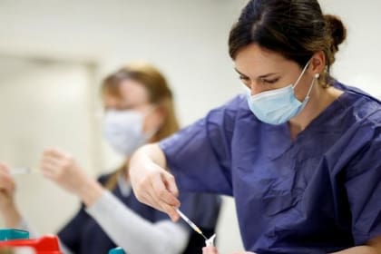 Muchos países se enfrentan al reto de administrar las vacunas antes de que se estropeen