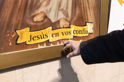 Muchos peregrinos llegaron durante la madrugada y esperaron varias horas para ingresar al santuario