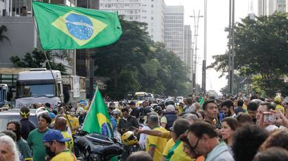 Muchos salieron a protestar a las calles de Brasil en contra del distanciamiento social