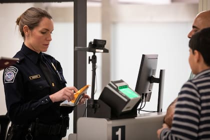 Muchos se vieron obligados a suspender viajes por la falta de respuesta a algunos trámites
