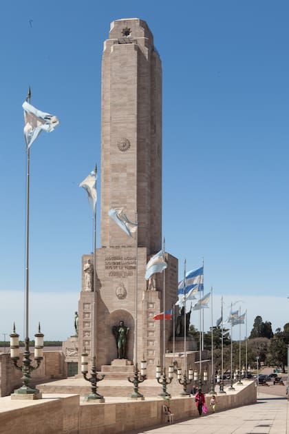 Las esculturas de Lola Mora en el Monumento a la Bandera.