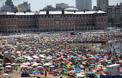 Muchos turistas llegaron a disfrutar del fin de semana xxl de carnaval.
Playas del Centro.
