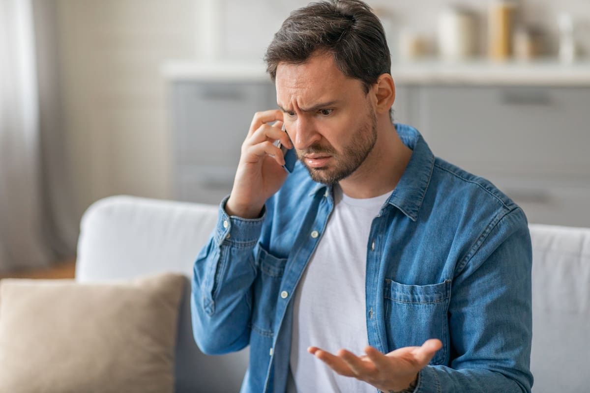 Muchos usuarios reportan que cuando escuchan audios de WhatsApp con el teléfono pegado a la oreja, la reproducción se corta a los 28 segundos