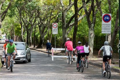 Muchos vecinos de San Isidro ya disfrutan del paseo para bicicletas de la zona del Bajo