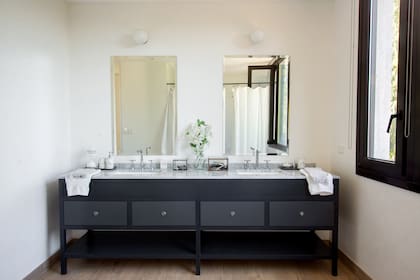 Mueble (diseño Nodo Arquitectura). Apliques (Omniluz).