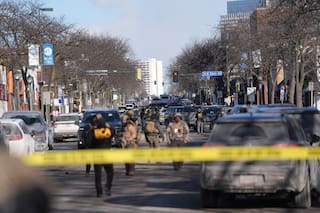 Muere hombre baleado en redada migratoria en Minneapolis, según registro obtenido por AP
