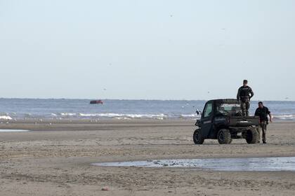 Muere hombre que intentaba cruzar el canal de la Mancha desde Francia