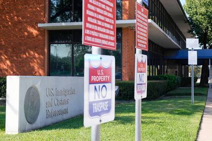 Muere segunda víctima por heridas en ataque a instalación de ICE en Dallas