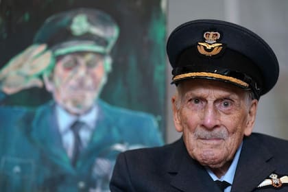 Muere último piloto sobreviviente de la Batalla de Inglaterra, John ‘Paddy’ Hemingway, con 105 años