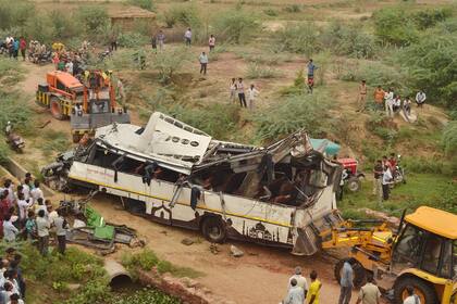 Mueren 29 personas en un accidente de autobus en India