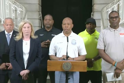 Mueren 3 en tiroteo en club de Nueva York, que muestra bajo nivel de violencia con armas de fuego