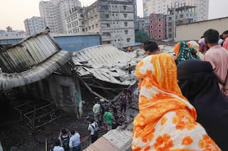 Mueren cinco personas en incendio en fábrica de encendedores cerca de capital de Bangladesh