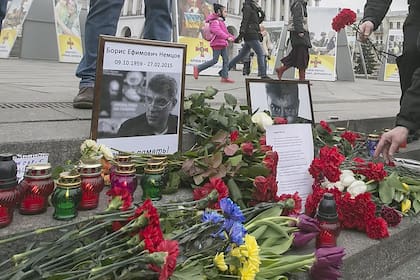 Ofrendas florales al líder opositor asesinado Boris Nemtsov