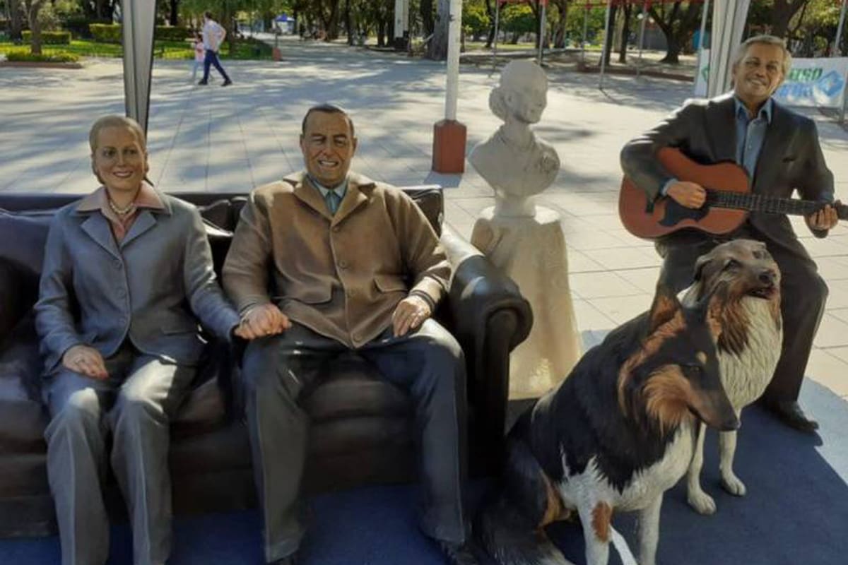 muestra itinerante en homenaje al artista Fernando Pugliese que incluyó esculturas de Evita, Juan Perón y Diego Maradona