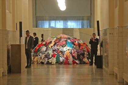 Instalación de Michelangelo Pistoletto en el Hotel de Inmigrantes