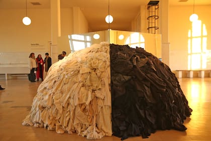 Instalación de Michelangelo Pistoletto en el Hotel de Inmigrantes
