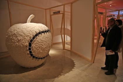 Obra de Michelangelo Pistoletto en el Hotel de Inmigrantes